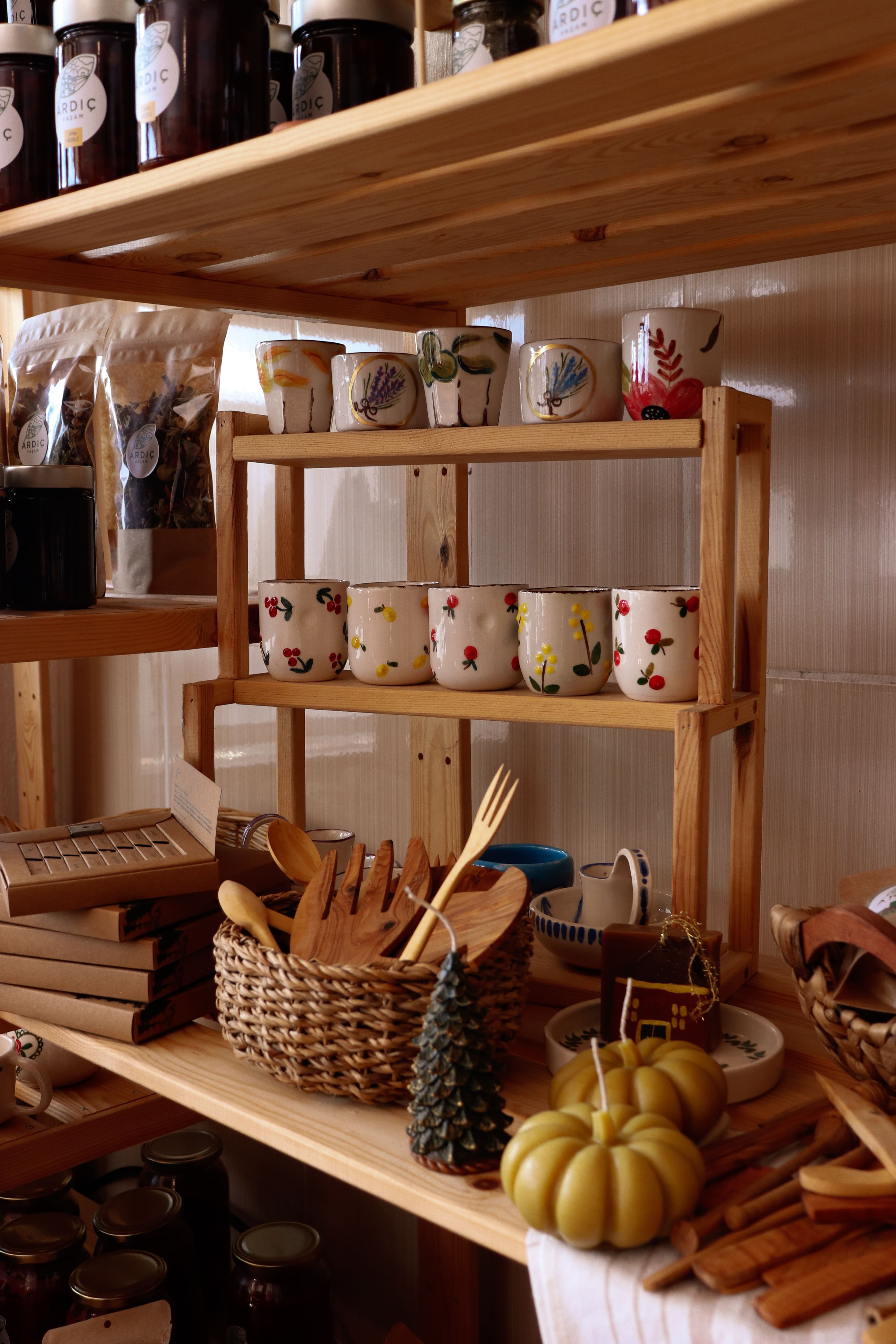 Curated stationery gifts, premium pens and wrapped novelties